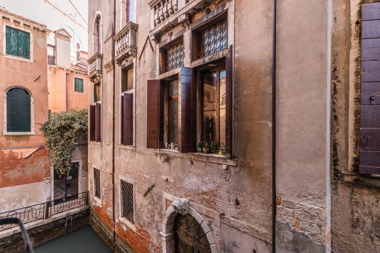 Fenice Backstage Over Canal Venecia Exterior foto